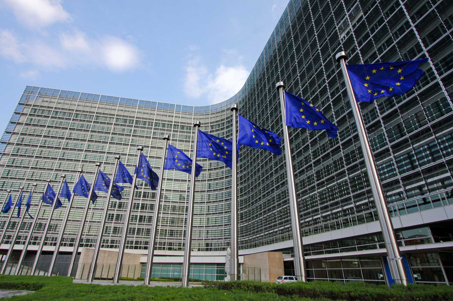 european-commission-flags_1-81699